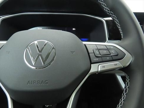 New 2026 Volkswagen Taos SE image 12
