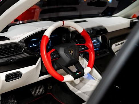 Used 2023 Lamborghini Urus Performante AWD/4WD image 25
