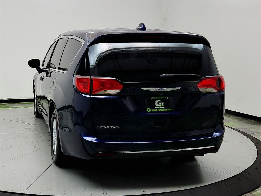 Used 2020 Chrysler Pacifica Touring FWD image 6