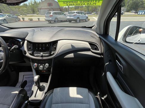 Used 2019 Chevrolet Trax LT w/ Driver Confidence Package FWD image 14