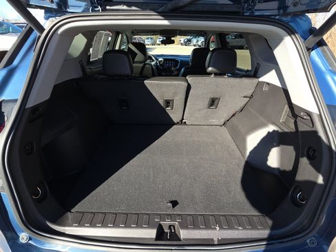 Used 2024 GMC Terrain SLT image 32