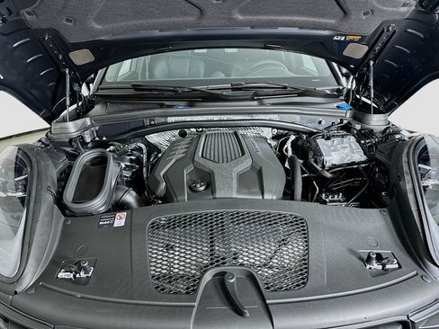 Certified 2026 Porsche Macan AWD/4WD image 33
