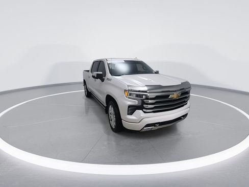 Used 2023 Chevrolet Silverado 1500 High Country w/ Technology Package AWD/4WD image 3