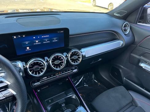 Used 2024 Mercedes-Benz GLB 250 image 21