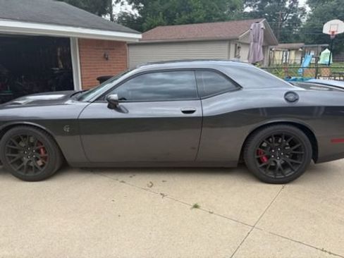 Used 2016 Dodge Challenger SRT Hellcat RWD image 7
