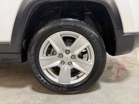 Certified 2022 Jeep Compass Latitude AWD/4WD image 32