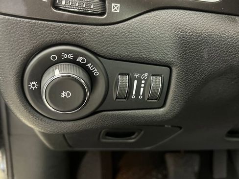 Used 2020 Jeep Cherokee Trailhawk image 13