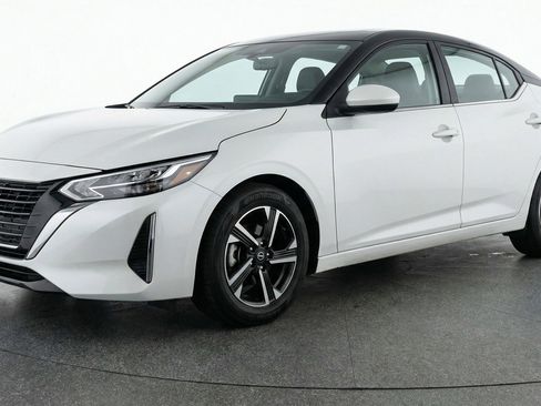 Used 2025 Nissan Sentra SV FWD image 2