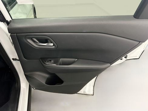Used 2025 Nissan Rogue SV AWD/4WD image 31