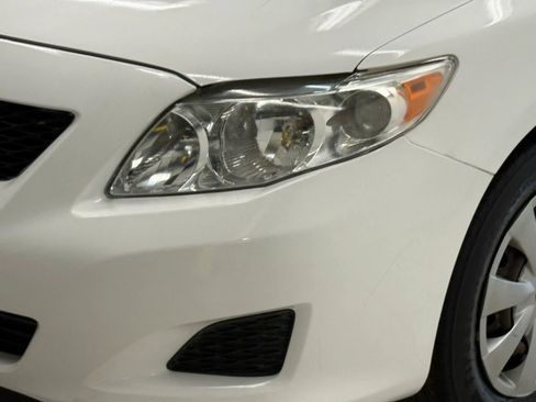 Used 2010 Toyota Corolla LE image 4