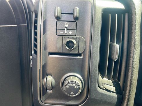 Used 2018 Chevrolet Silverado 1500 W/T w/ WT Convenience Package AWD/4WD image 18