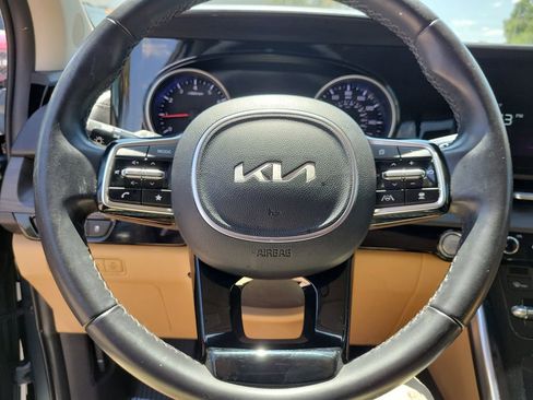 Used 2023 Kia Carnival EX FWD image 18