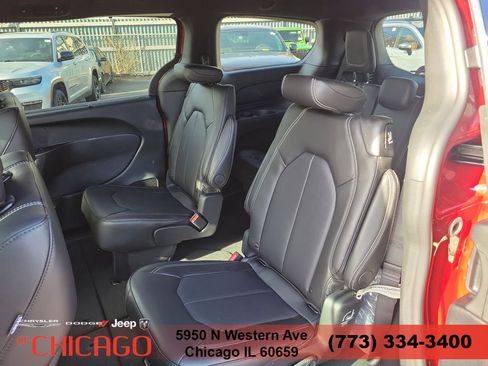 New 2026 Chrysler Pacifica Select AWD/4WD image 11