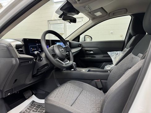 Certified 2025 Nissan Kicks SV image 12