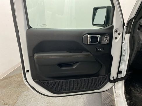 Used 2026 Jeep Wrangler Unlimited Sahara AWD/4WD image 18