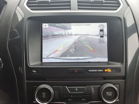 Used 2017 Ford Explorer XLT w/ Equipment Group 202A image 16