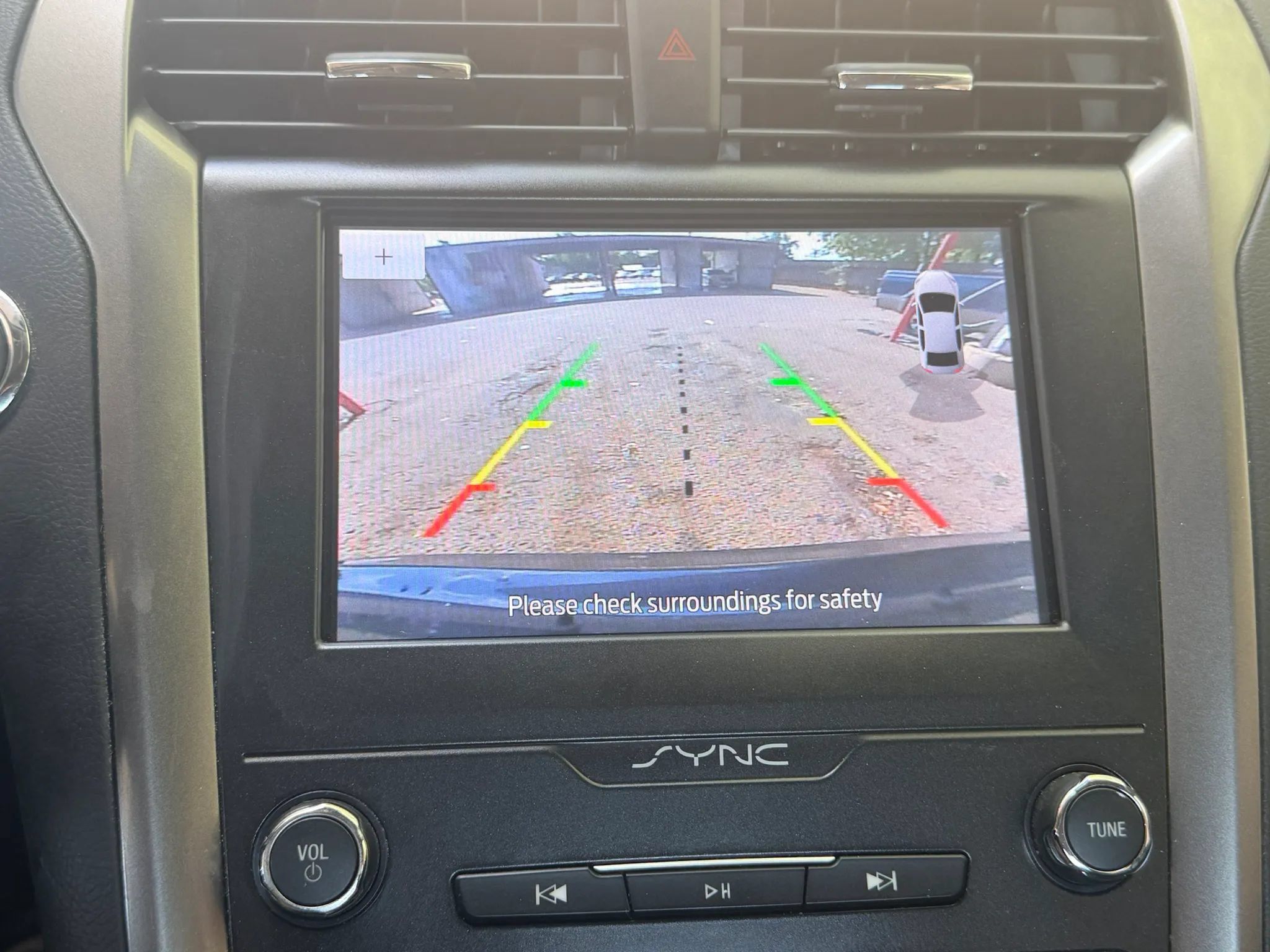 Used 2020 Ford Fusion SE FWD image 15