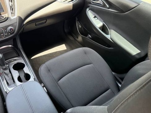 Used 2020 Chevrolet Malibu LT FWD image 24