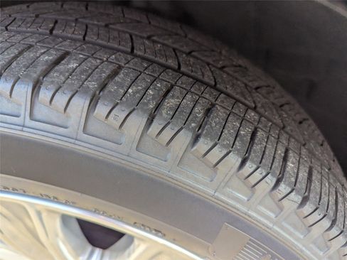 Used 2022 Ford Explorer Limited w/ Limited Technology Package image 24