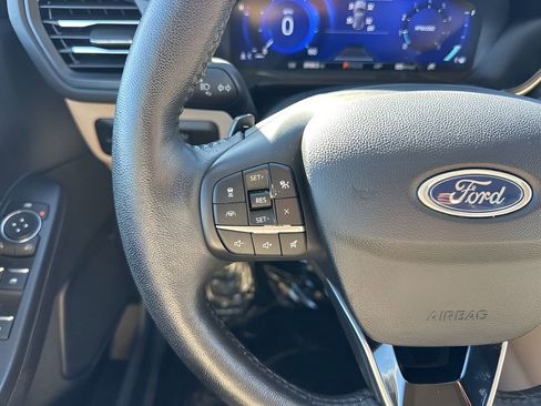 Used 2020 Ford Escape Titanium image 15