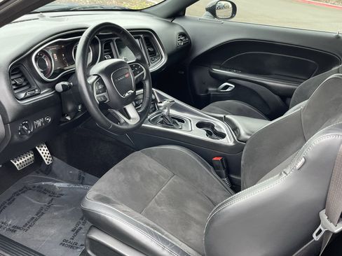 Used 2015 Dodge Challenger R/T Scat Pack w/ Scat Pack Appearance Package image 9