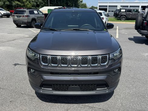 Used 2024 Jeep Compass Latitude AWD/4WD image 2