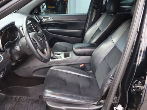 Used 2018 Jeep Grand Cherokee Altitude image 16