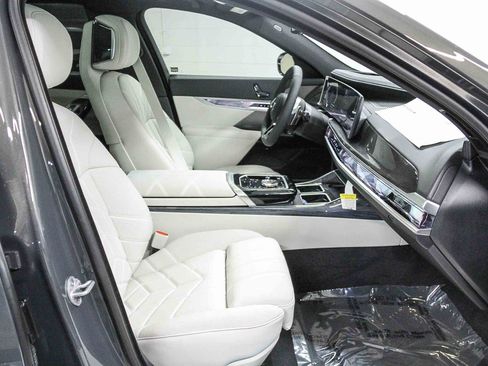 New 2026 BMW 740i w/ Premium Package image 18