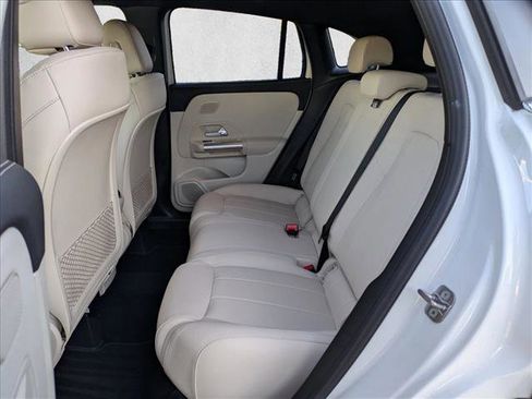 Certified 2025 Mercedes-Benz GLA 250 4MATIC w/ Driver Assistance Package image 18