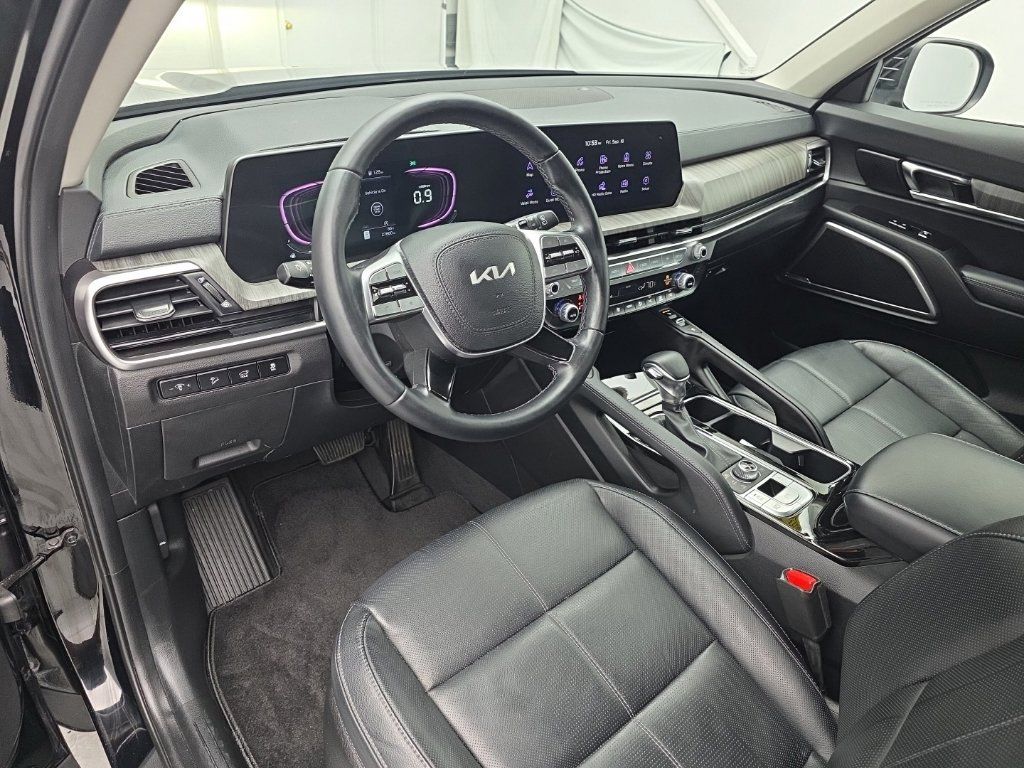 Used 2024 Kia Telluride EX w/ EX Captain's Chair Package AWD/4WD image 11