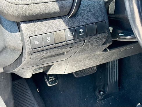 Used 2019 Toyota Camry SE FWD image 10