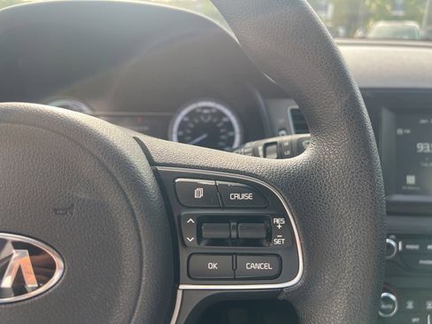 Used 2019 Kia Niro LX image 29