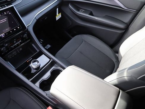 New 2025 Jeep Grand Cherokee 4WD image 25