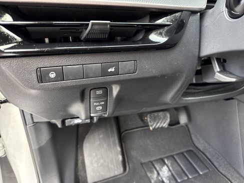 Used 2025 Nissan Murano SV image 16