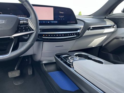Certified 2024 Cadillac Lyriq Luxury AWD/4WD image 15