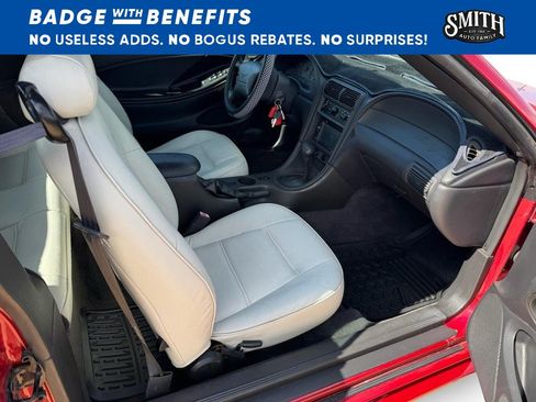 Used 2001 Ford Mustang Convertible RWD image 4