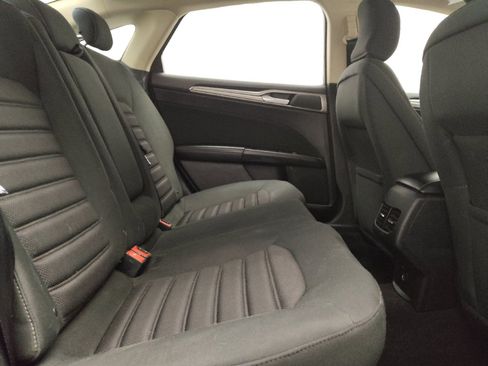 Used 2019 Ford Fusion SE FWD image 19