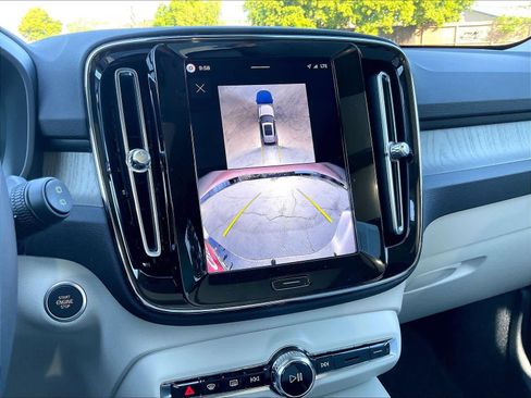 New 2026 Volvo XC40 B5 Plus w/ Protection Package Premier AWD/4WD image 20