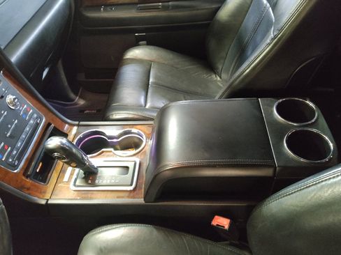 Used 2016 Lincoln Navigator Select image 26