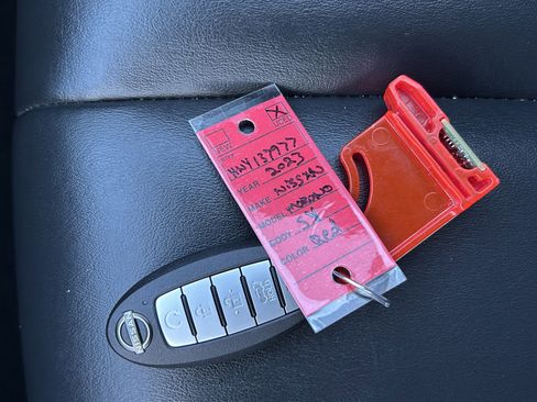 Used 2023 Nissan Murano SV image 34