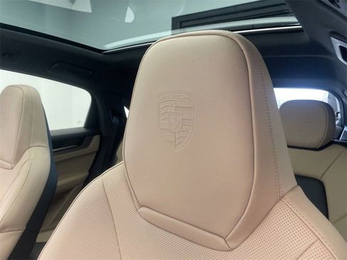 Certified 2025 Porsche Cayenne E-Hybrid Coupe image 15