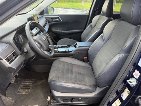 Used 2025 Mitsubishi Outlander SE image 21