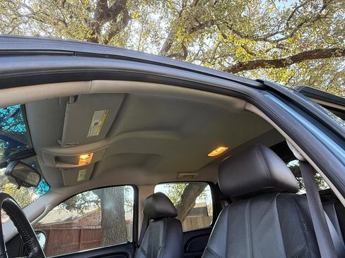 Used 2010 Chevrolet Avalanche LT image 22