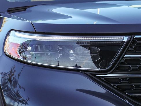 Used 2023 Ford Explorer XLT w/ Equipment Group 202A RWD image 4