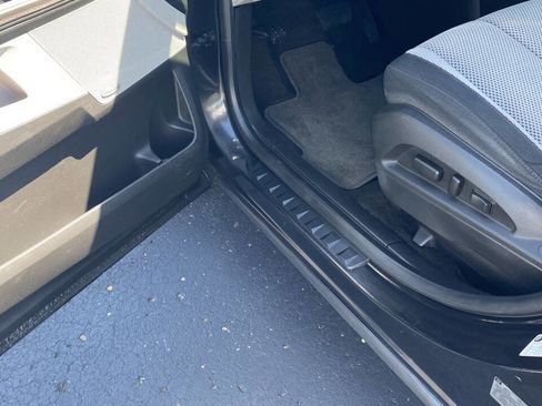 Used 2010 Chevrolet Equinox LT w/ Chrome Appearance Package image 5