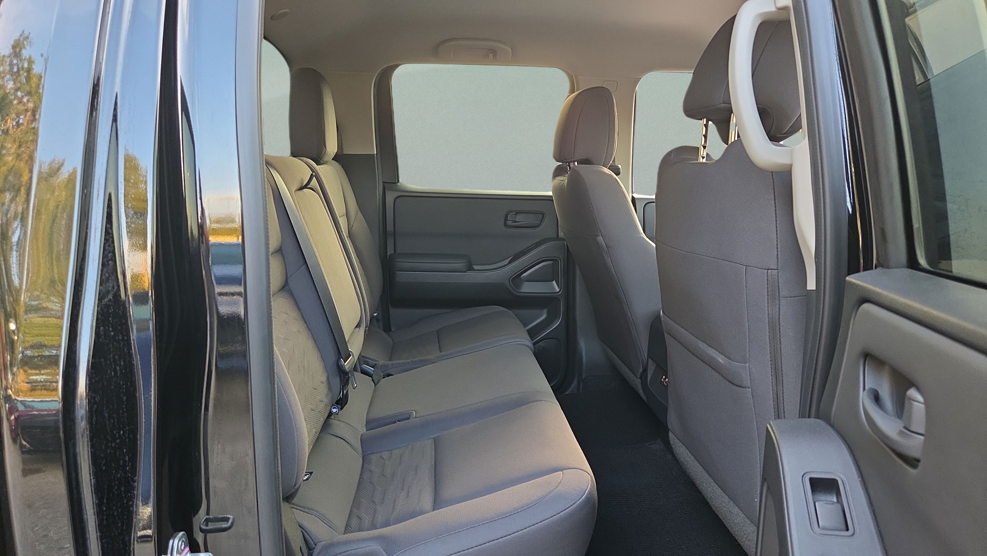 Used 2022 Nissan Frontier S w/ Technology Package AWD/4WD image 18