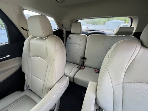 Used 2019 Buick Enclave Essence AWD/4WD image 10