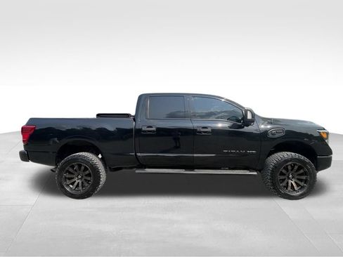 Used 2018 Nissan Titan SV w/ SV Convenience Package AWD/4WD image 9