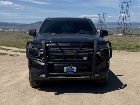 Used 2022 Chevrolet Suburban LT w/ LT Signature Package AWD/4WD image 3