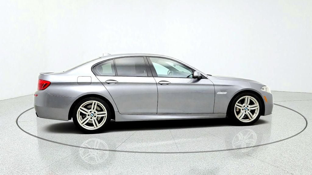 Used 2016 BMW 550i xDrive Sedan AWD/4WD image 4